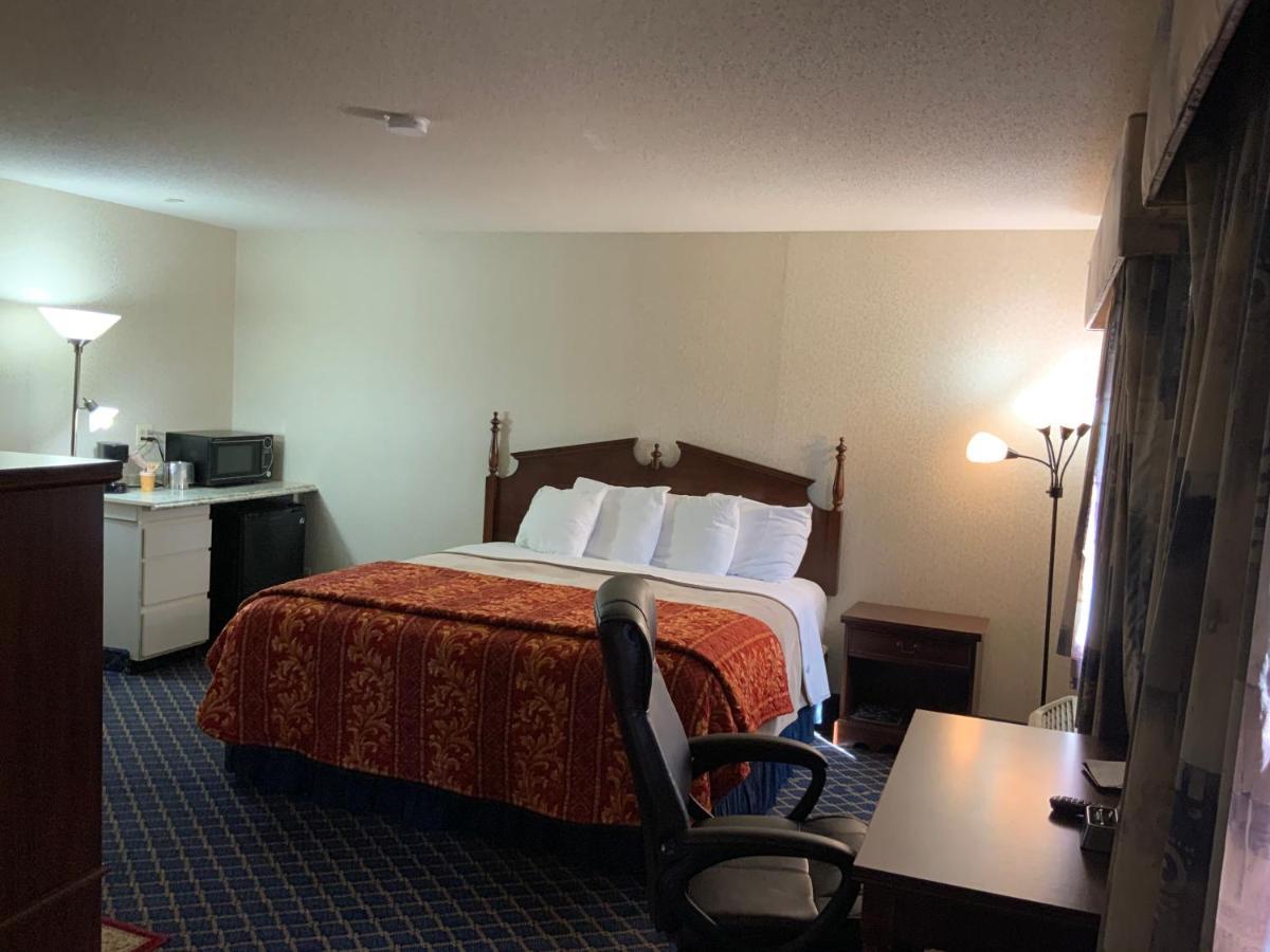 Regency Inn & Suites Уест Спрингфийлд Екстериор снимка