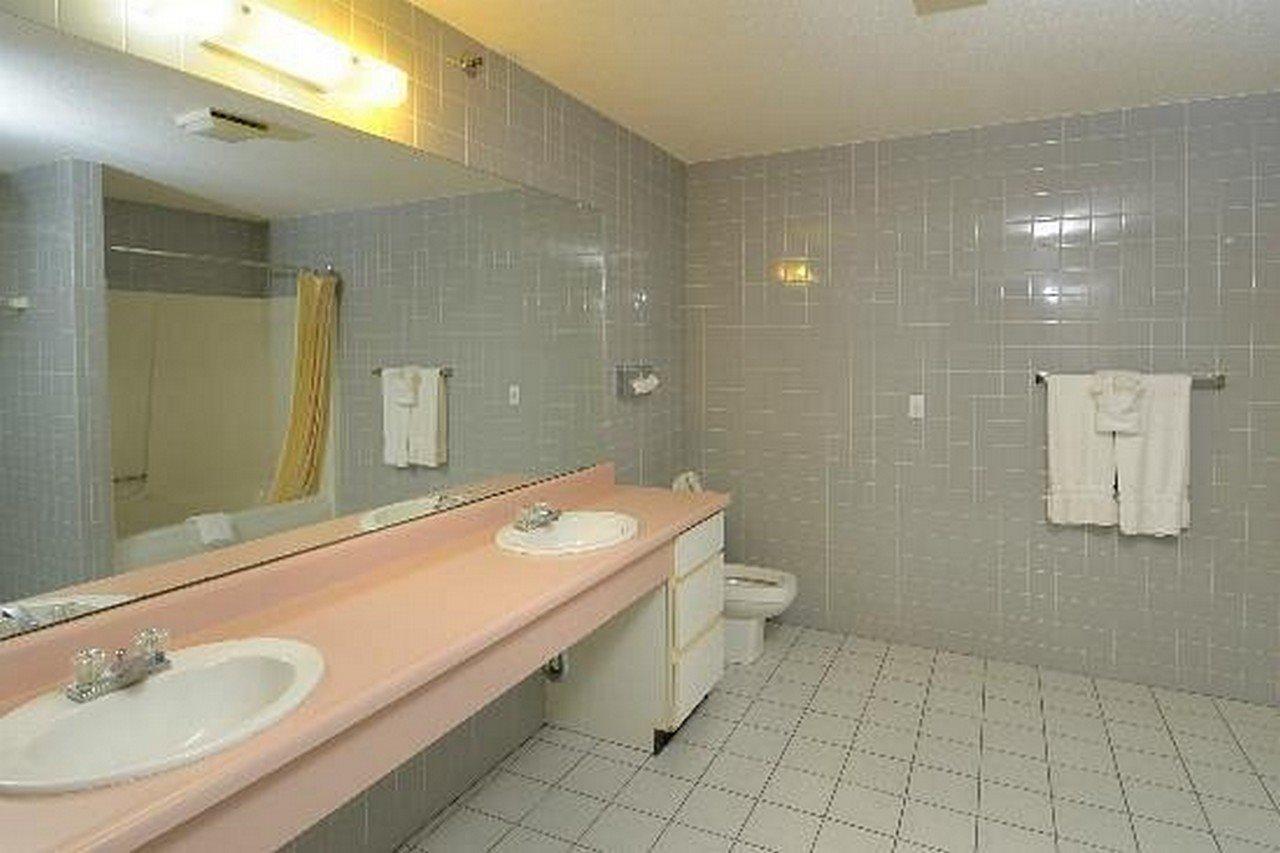 Regency Inn & Suites Уест Спрингфийлд Екстериор снимка