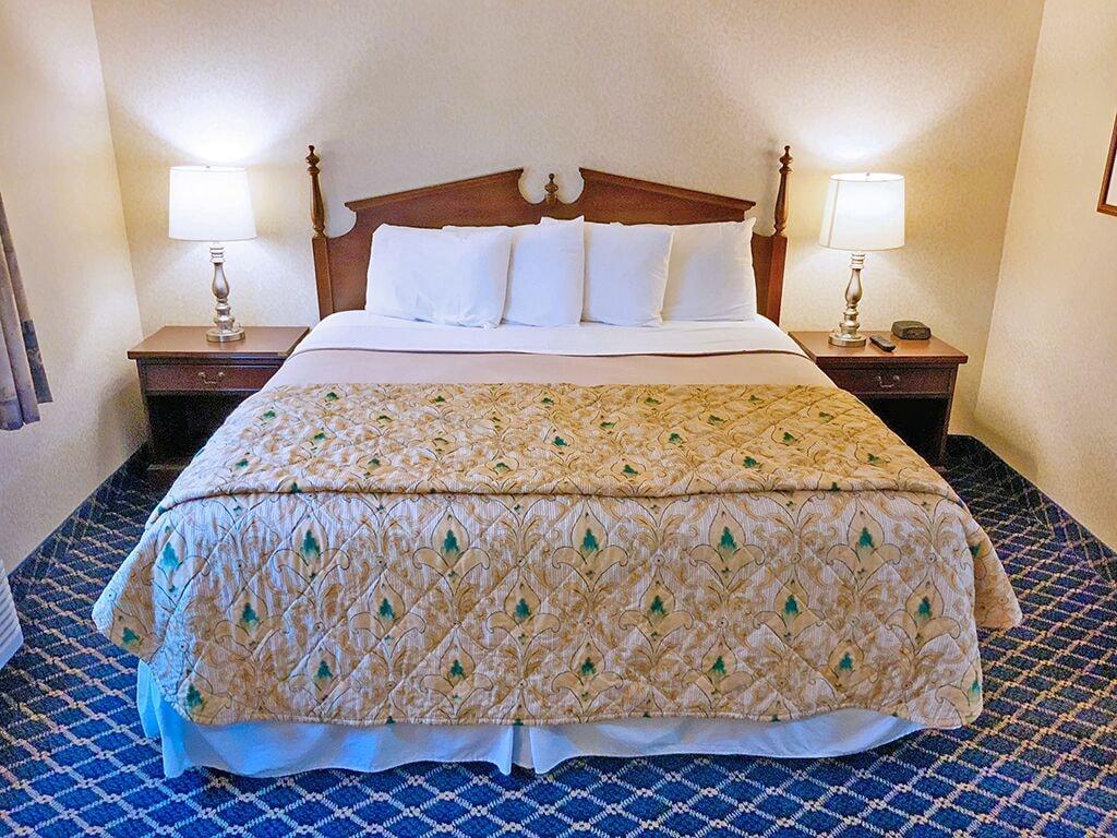Regency Inn & Suites Уест Спрингфийлд Екстериор снимка