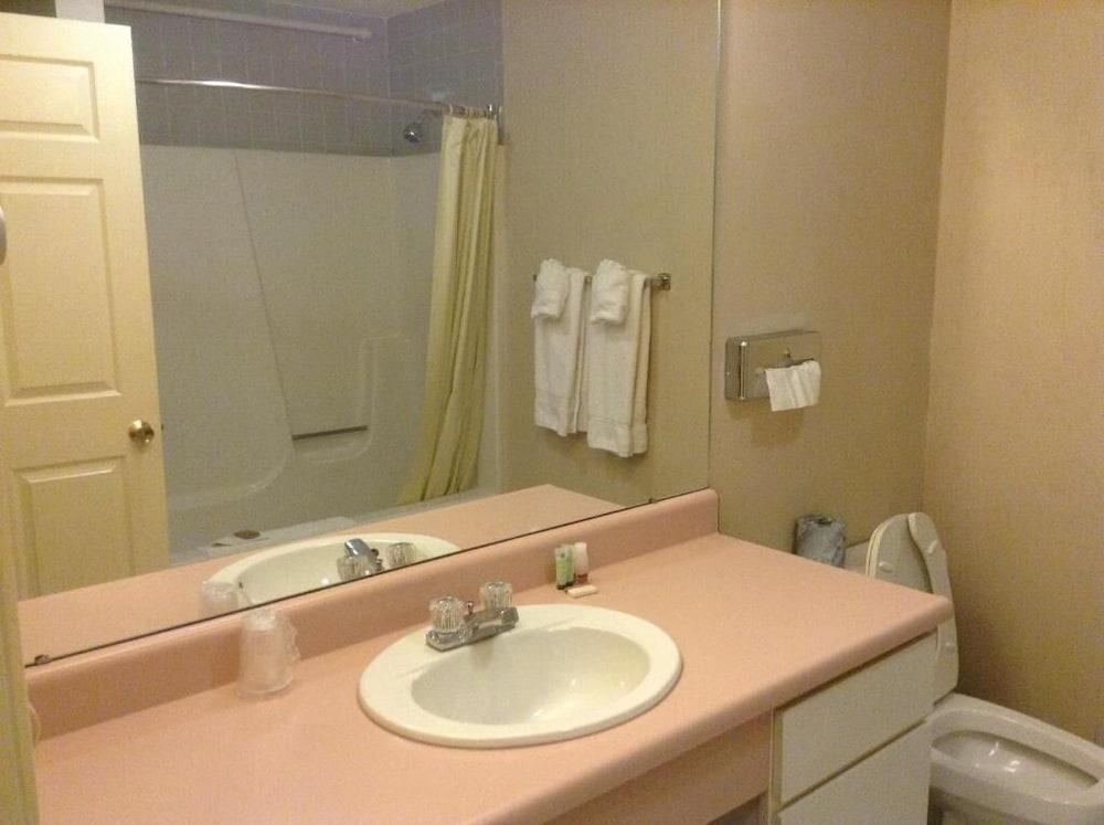 Regency Inn & Suites Уест Спрингфийлд Екстериор снимка