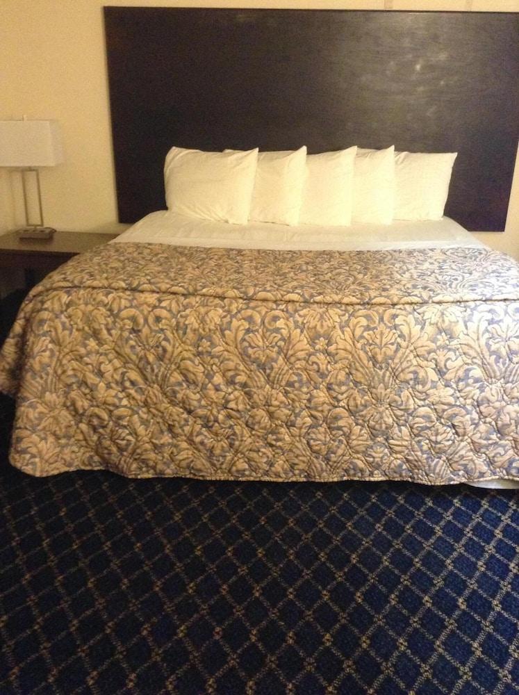 Regency Inn & Suites Уест Спрингфийлд Екстериор снимка
