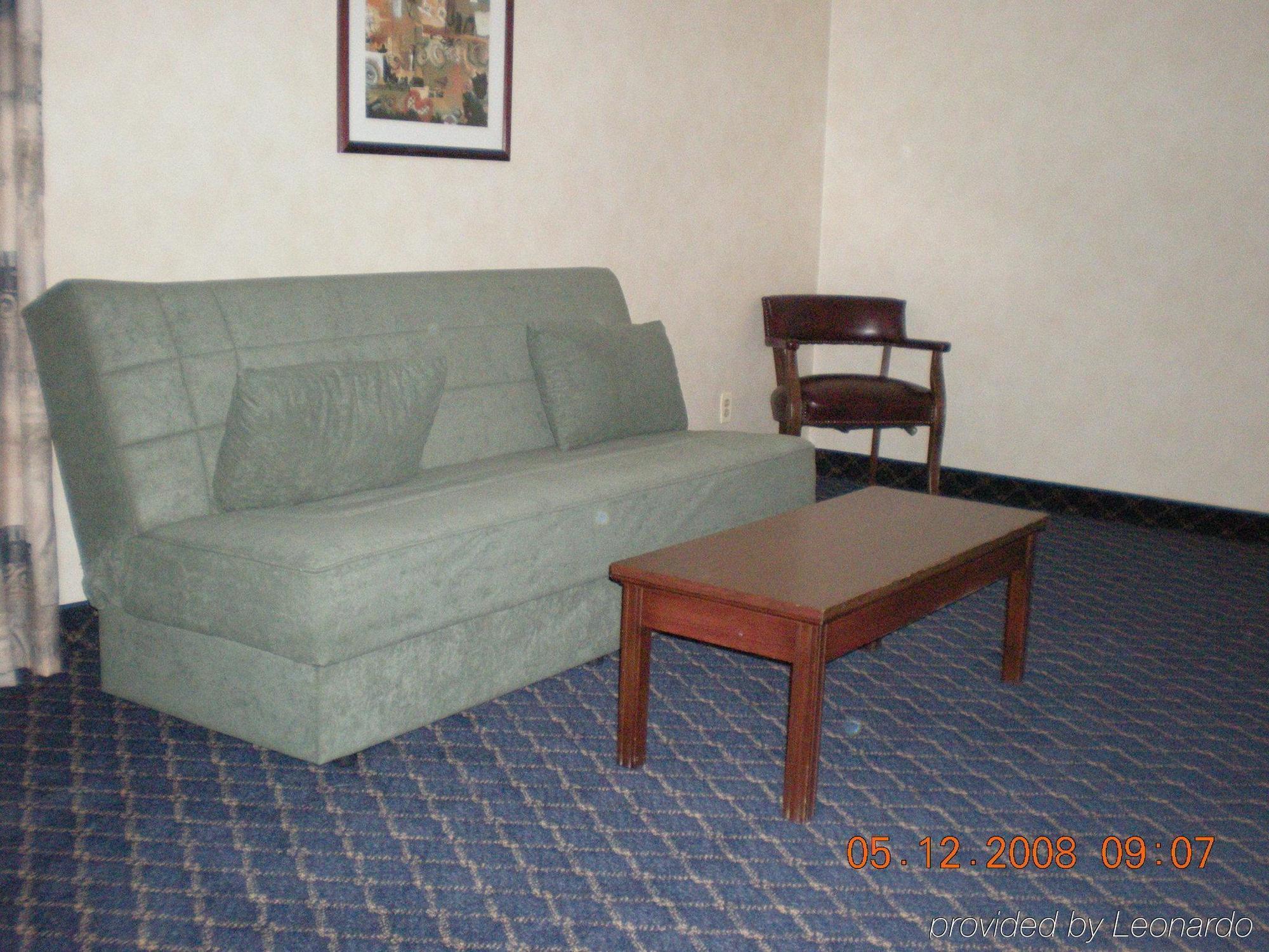 Regency Inn & Suites Уест Спрингфийлд Стая снимка