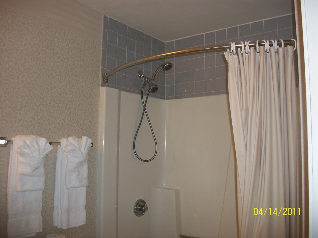 Regency Inn & Suites Уест Спрингфийлд Екстериор снимка