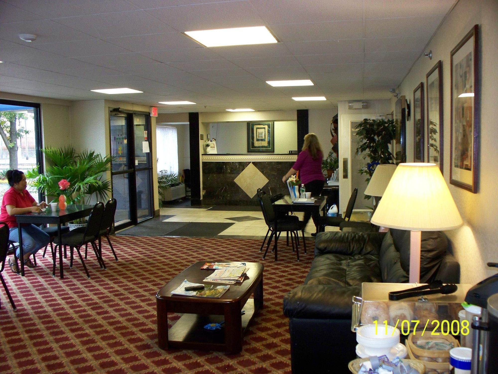 Regency Inn & Suites Уест Спрингфийлд Екстериор снимка
