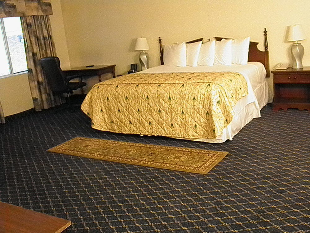 Regency Inn & Suites Уест Спрингфийлд Екстериор снимка