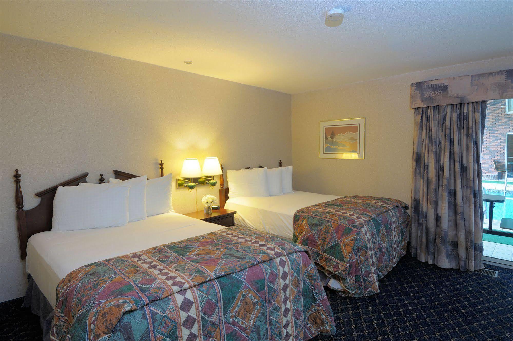 Regency Inn & Suites Уест Спрингфийлд Екстериор снимка