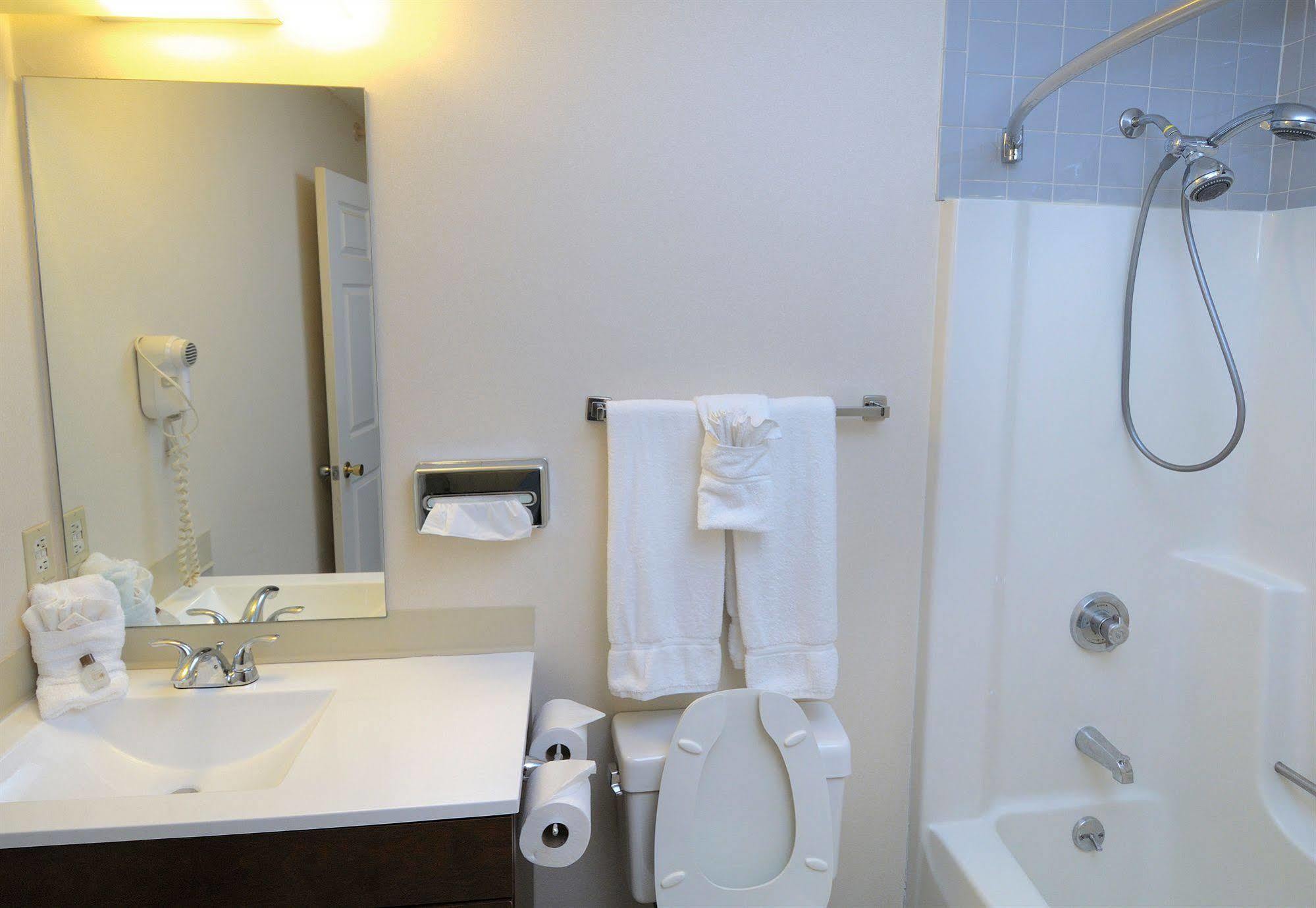 Regency Inn & Suites Уест Спрингфийлд Екстериор снимка