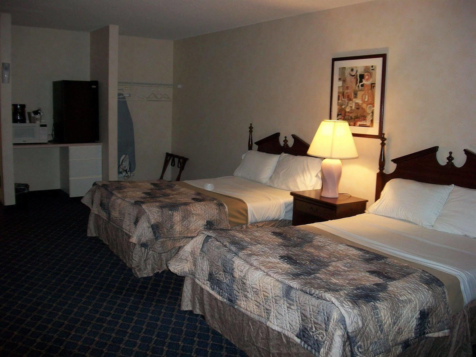 Regency Inn & Suites Уест Спрингфийлд Екстериор снимка