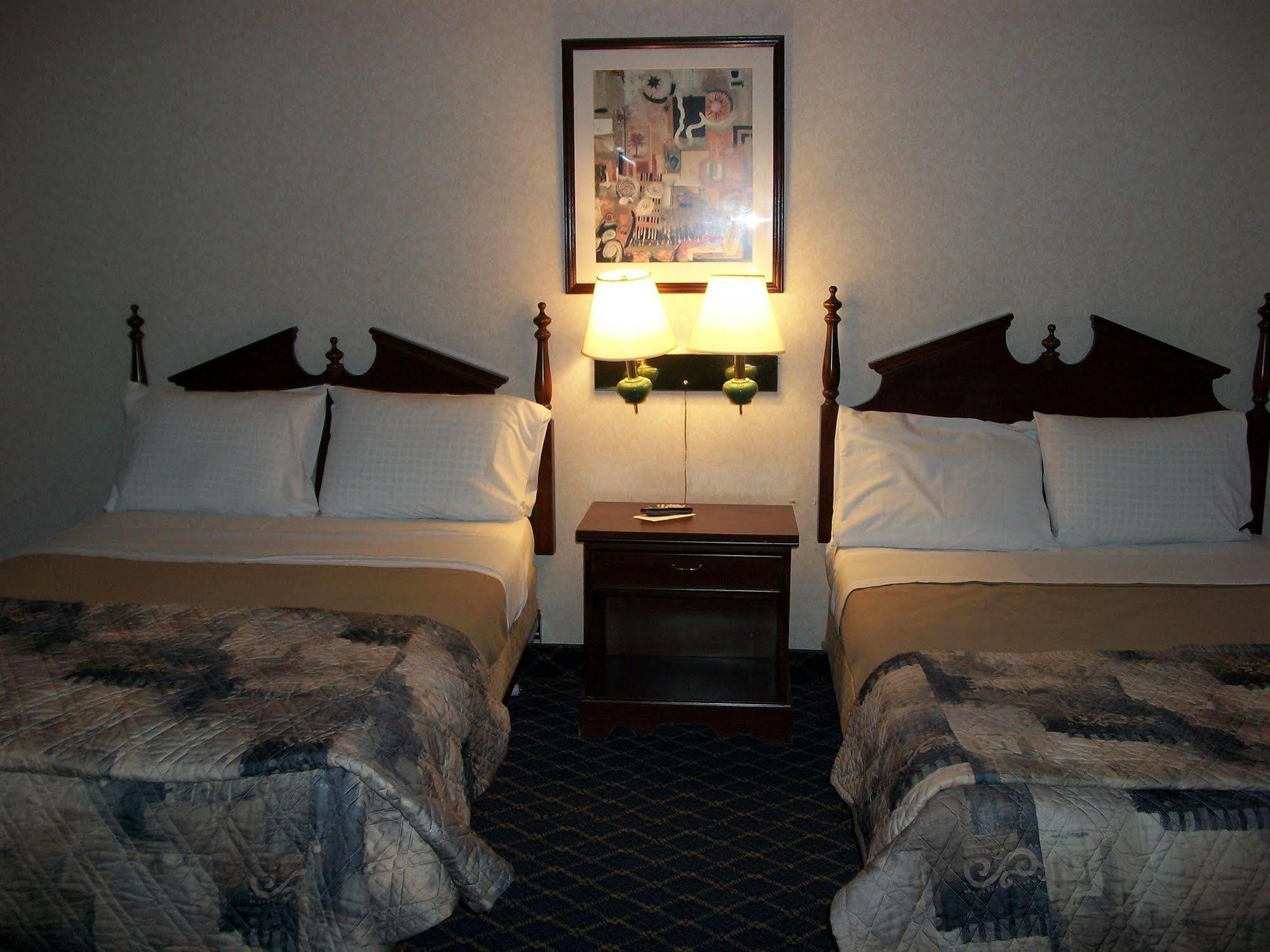 Regency Inn & Suites Уест Спрингфийлд Екстериор снимка