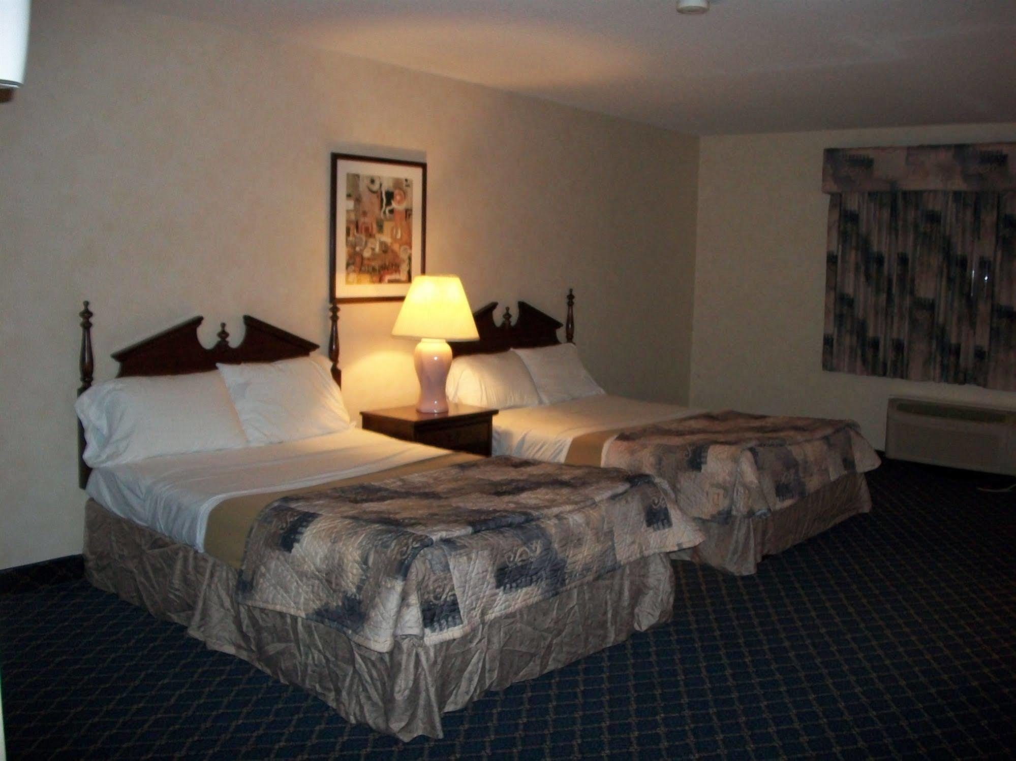 Regency Inn & Suites Уест Спрингфийлд Екстериор снимка