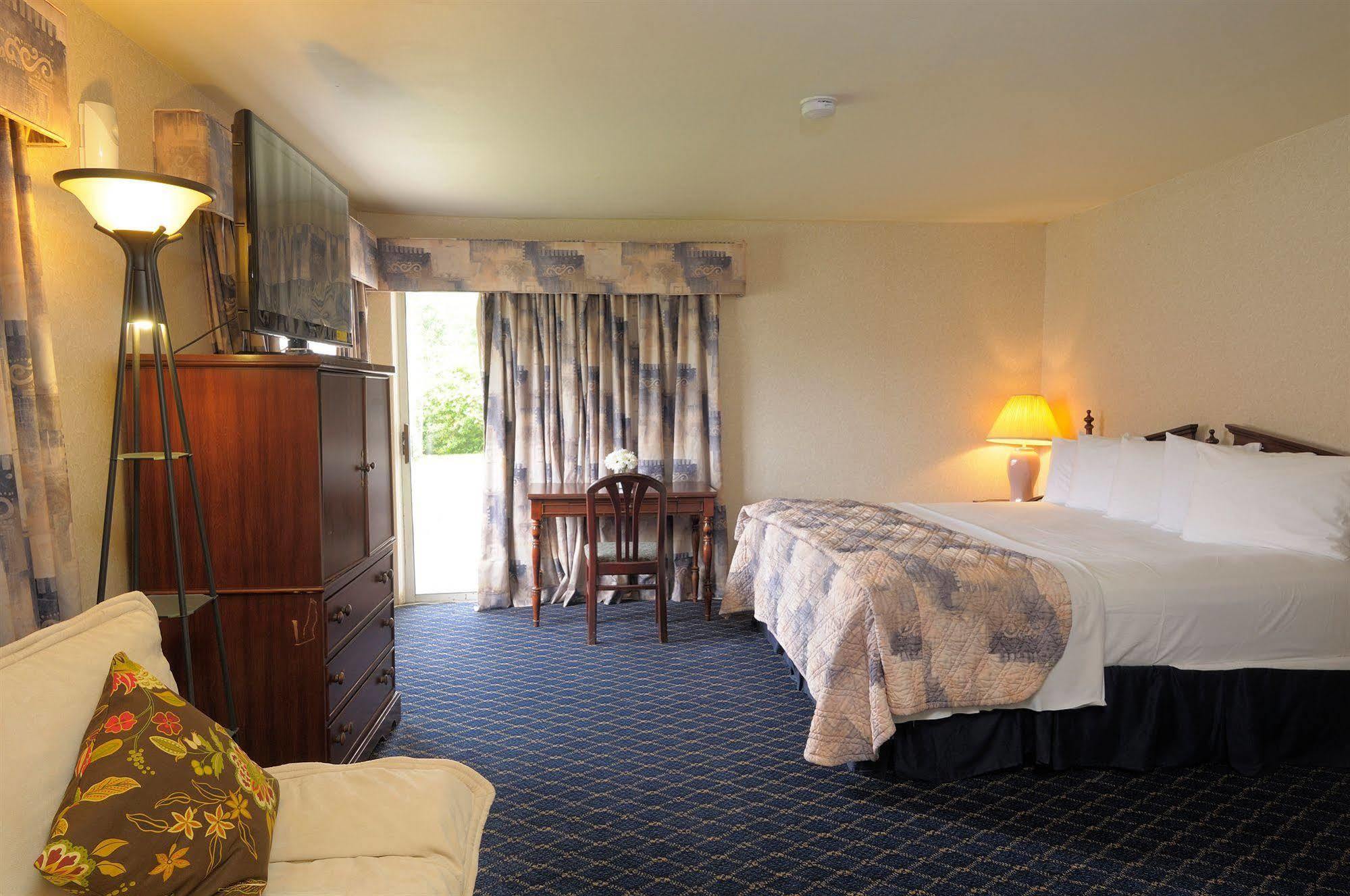 Regency Inn & Suites Уест Спрингфийлд Екстериор снимка
